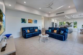 La Bella Waters 1 Wide Reaching Ocean Views And Buggy - Hamilton Island - 1