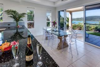 La Bella Waters 1 Wide Reaching Ocean Views And Buggy - Hamilton Island - 4