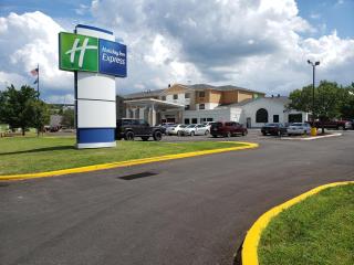 Holiday Inn Express Hotel Pittsburgh-North/Harmarville by IHG - Harmarville - 0