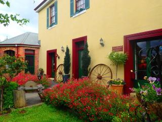 Blakes Manor Self Contained Heritage Accommodation - Deloraine - 1