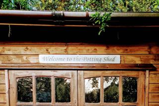 The Potting Shed near Tenby, 100" Projector, Four poster bed, On-site HOT TUB access via Spa Pack, Breakfast - Tenby - 9