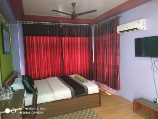 Three Brothers Apartment and Hotel - Kathmandu - 9