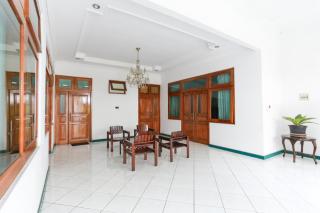 RedDoorz Syariah near Alun Alun Magelang Bayeman - Magelang - 2