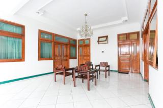 RedDoorz Syariah near Alun Alun Magelang Bayeman - Magelang - 3