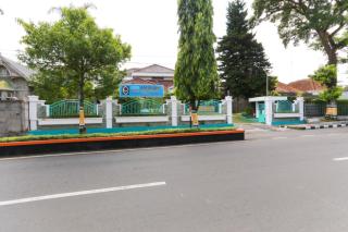 RedDoorz Syariah near Alun Alun Magelang Bayeman - Magelang - 8