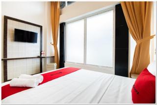 RedDoorz Plus @ Centrium Katamso Medan - Medan - 1