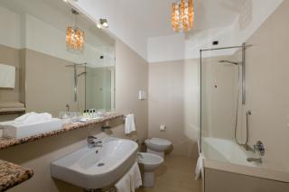 Hotel Continental Wellness & Spa - Sirmione - 9
