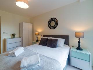 Central Tower Bridge Apartment - 4