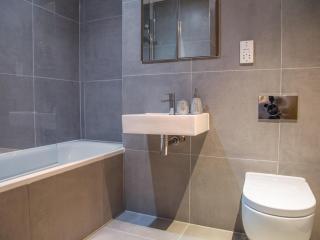 Central Tower Bridge Apartment - 1