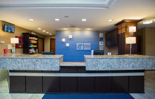 Holiday Inn Express & Suites Topeka West I-70 Wanamaker by IHG - Topeka - 2