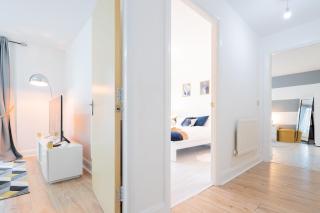 Modern Apartment- Birmingham- Broad Street & Brindley Place- 10 min walk from Bullring, 02 Arena, New Street Station & Grand Central - 5