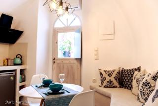 Santorinian Lava House - Pirgos - 4