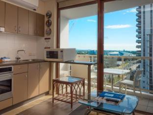 Broadbeach Savannah Resort - 5