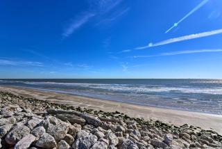 2 Blocks to Surfside Beach A-Frame Home with Deck - Surfside Beach - 8