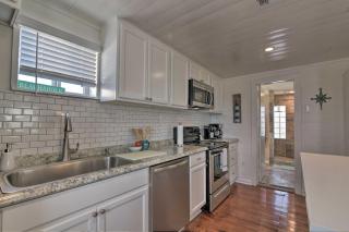 Steps to Sand Galveston Beach Bungalow! - Galveston - 1