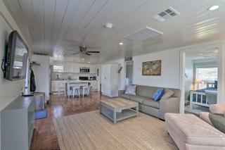 Steps to Sand Galveston Beach Bungalow! - Galveston - 4