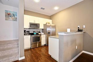 Fantastic Townhouse In Lux Community Sleeps 8, 10' To Disney!! - Kissimmee - 3