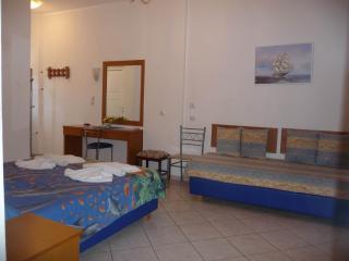 Irinoula Apartments - Livadia - 2