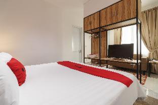 RedDoorz Plus near Exit Toll Puncak 2 - Bogor - 7