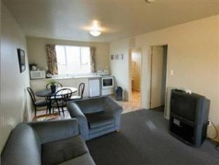 Fitzherbert Court Motel - 2