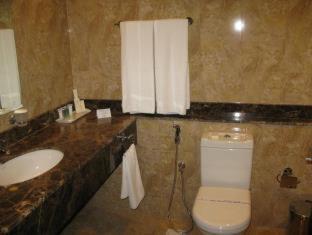 Tulip Hotel & Suites - Manama - 6