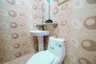 RedDoorz Plus at Winter Benitez - Manila - 5
