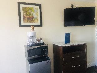 Dolphin Cove Motel - 9