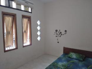 RedDoorz near Alun Alun Cianjur - Cianjur - 7