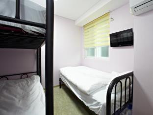 Rainbow Hotel Myeongdong - 4