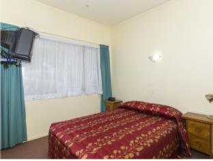 Fernhill Motor Lodge - 2