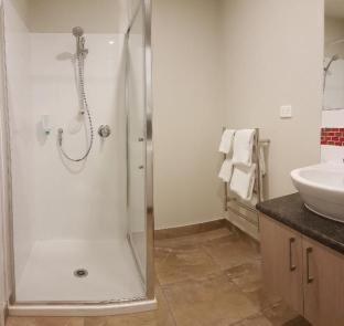 Ramada Suites by Wyndham Christchurch City - Christchurch - 5