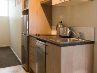 Ramada Suites by Wyndham Christchurch City - Christchurch - 1