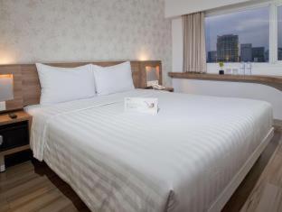 Whiz Hotel Cikini Jakarta - 7
