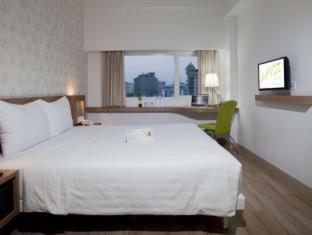 Whiz Hotel Cikini Jakarta - 5