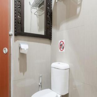 RedDoorz Syariah Plus near Trans Studio Cibubur - Cibubur - 7