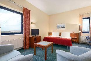 Ramada Airport Hotel Prague - Praga - 6