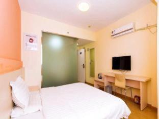 7Days Inn Hangzhou Xiasha - 1