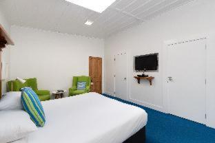 The Old Oak Boutique Hotel - 9