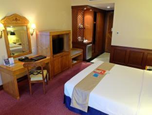 Waterfront Cebu City Hotel & Casino - Cebu City - 4