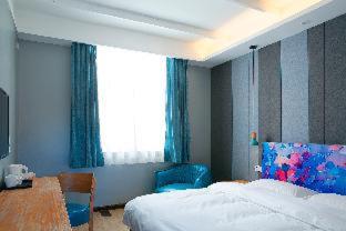 The Cloudland International Youth Hostel, Close to the city center,10 min walks to the subway, Close to the night market, old street, green lake, English-speaking service, free Activity convenient payment and visa cards are accepted - Kunming - 1