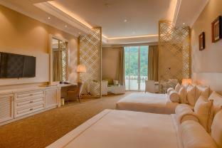 The Golden Crown Hotel - 3