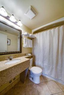 Monte Carlo Inn Barrie - Newly Renovated - 7
