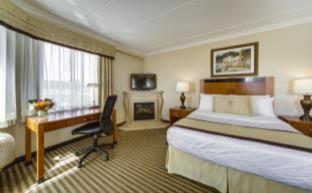Monte Carlo Inn Barrie - Newly Renovated - 2