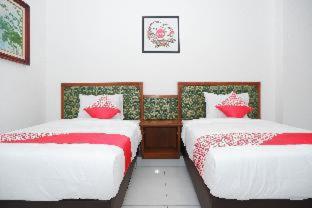 RedDoorz Plus at Hotel Surya Solo - Solo - 9