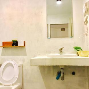 Best Central Point Hotel - 1