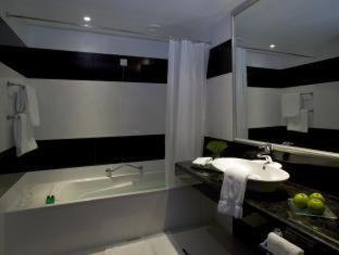 Pestana Carlton Madeira Ocean Resort Hotel - 8