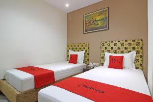 RedDoorz near UNS Solo - 9