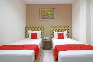 RedDoorz near UNS Solo - 7