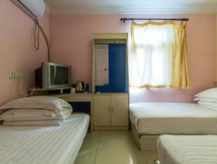 Happy Dragon Hotel -- Nearby Tiananmen square & Forbidden City & Line 5,6,8 Subway Nearby & Free coffee & Free laundry & Fluent English speaking& Tourist attractions ticket service & Free WiFi unlimited for Western software, Shuttle bus to the Great Wall - Peking - 3