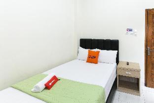 RedDoorz Syariah near Purwosari Train Station - Solo - 9
